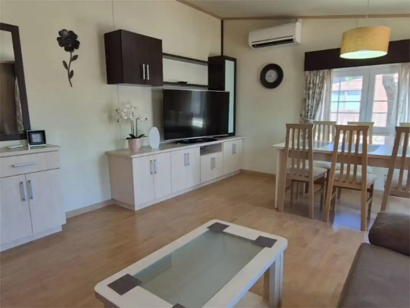 Sala d'estar de Casa o xalet en venda en Benidorm amb Aire condicionat