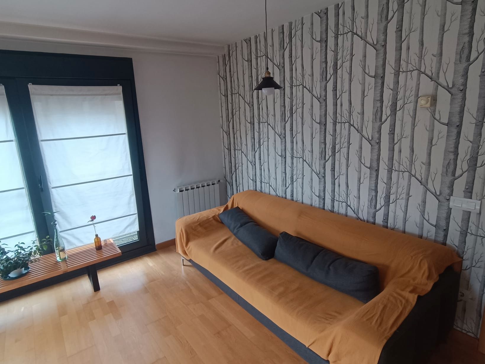 Sala d'estar de Apartament en venda en Oviedo  amb Calefacció, Traster i Moblat