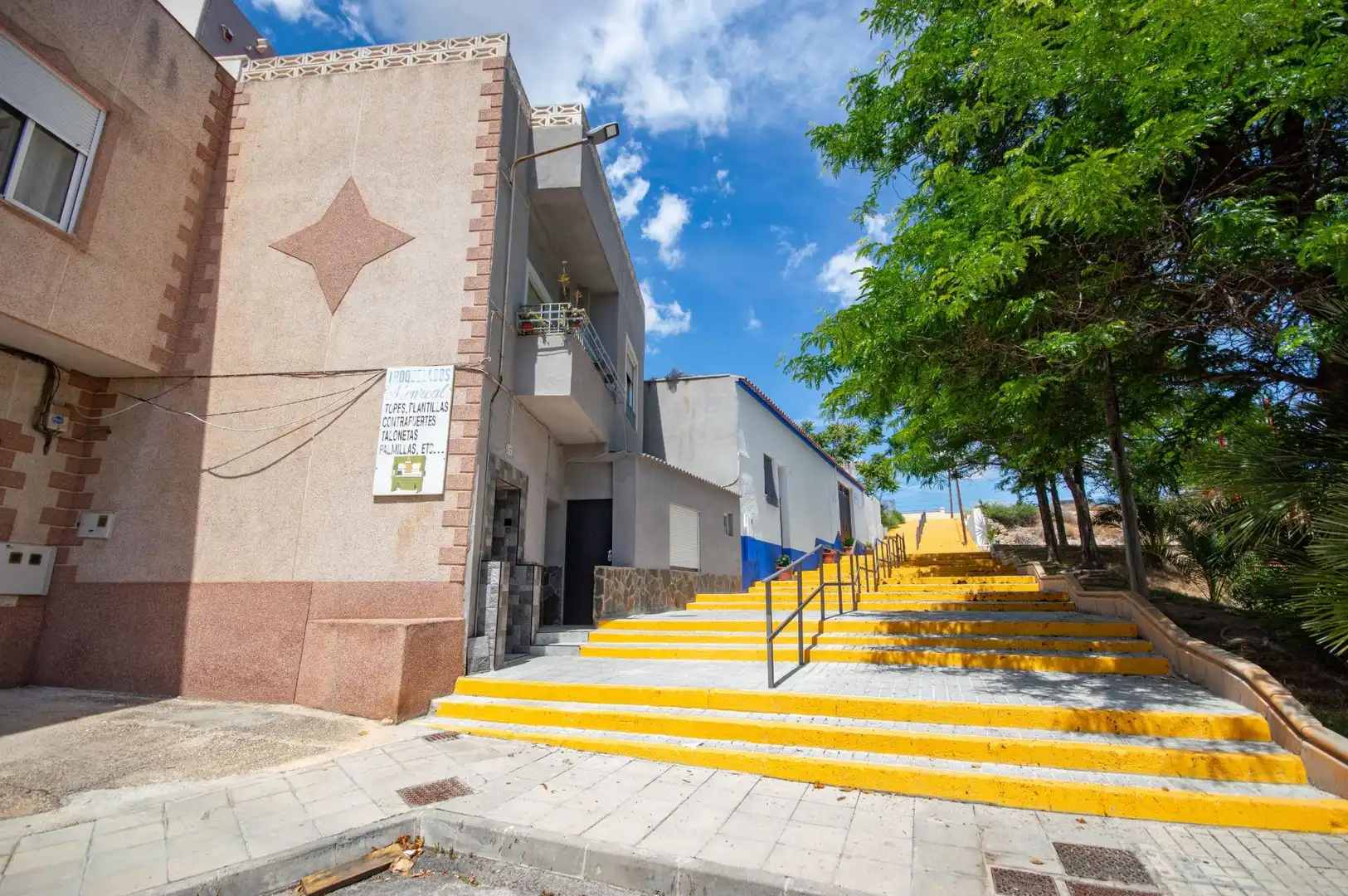 Vista exterior de Casa o chalet en venta en Elda con Aire acondicionado, Terraza y Balcón