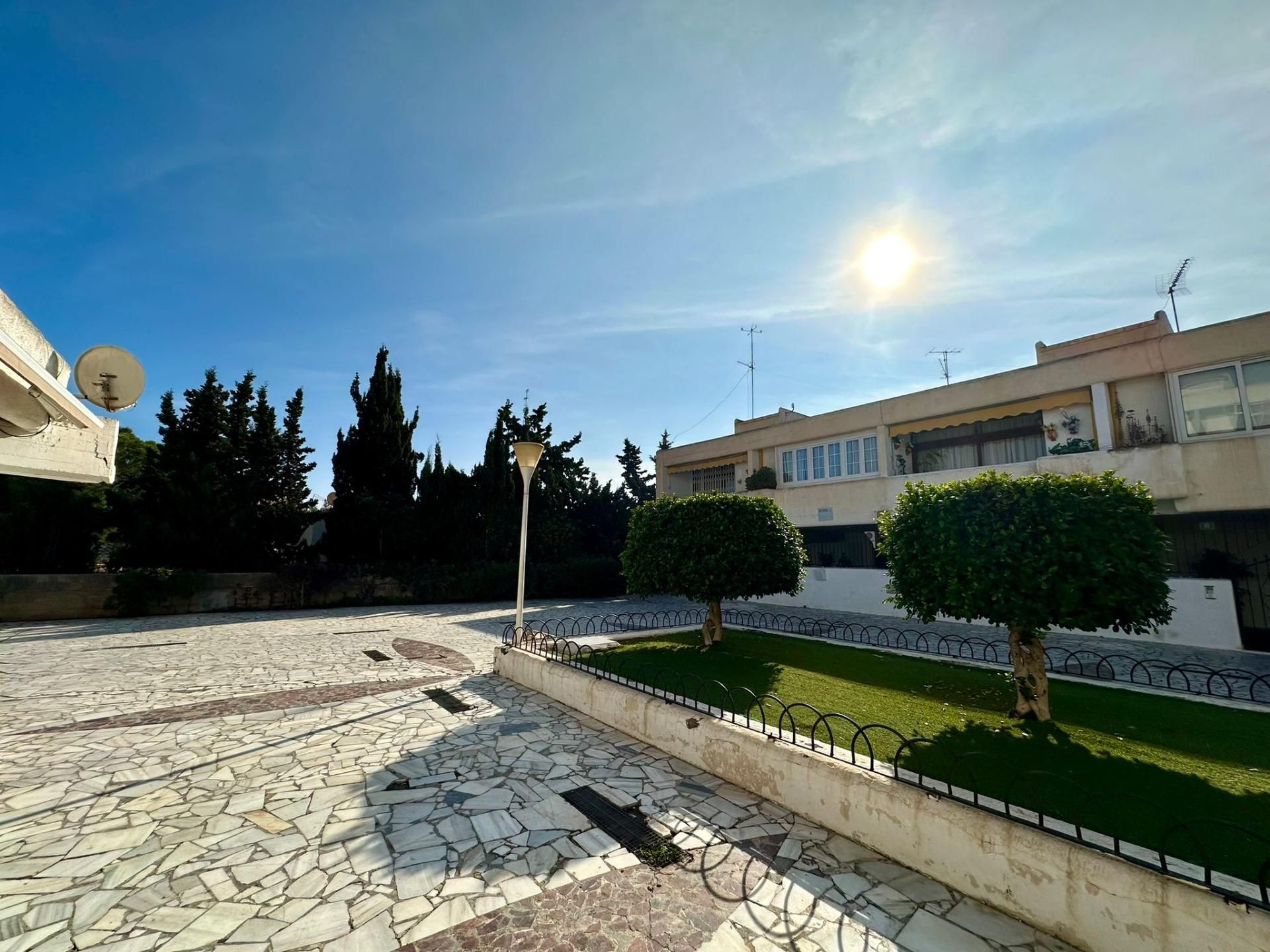 Vista exterior de Casa adosada en venta en Roquetas de Mar con Aire acondicionado y Calefacción