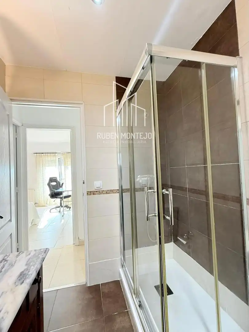 Bathroom of Flat for rent in Salamanca  with Heating, Terrace and Furnished