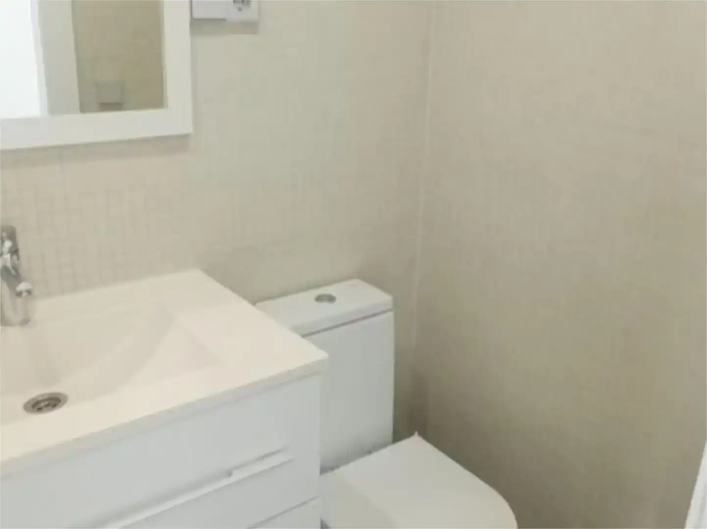 Baño de Ático de alquiler en Madrid con Aire acondicionado