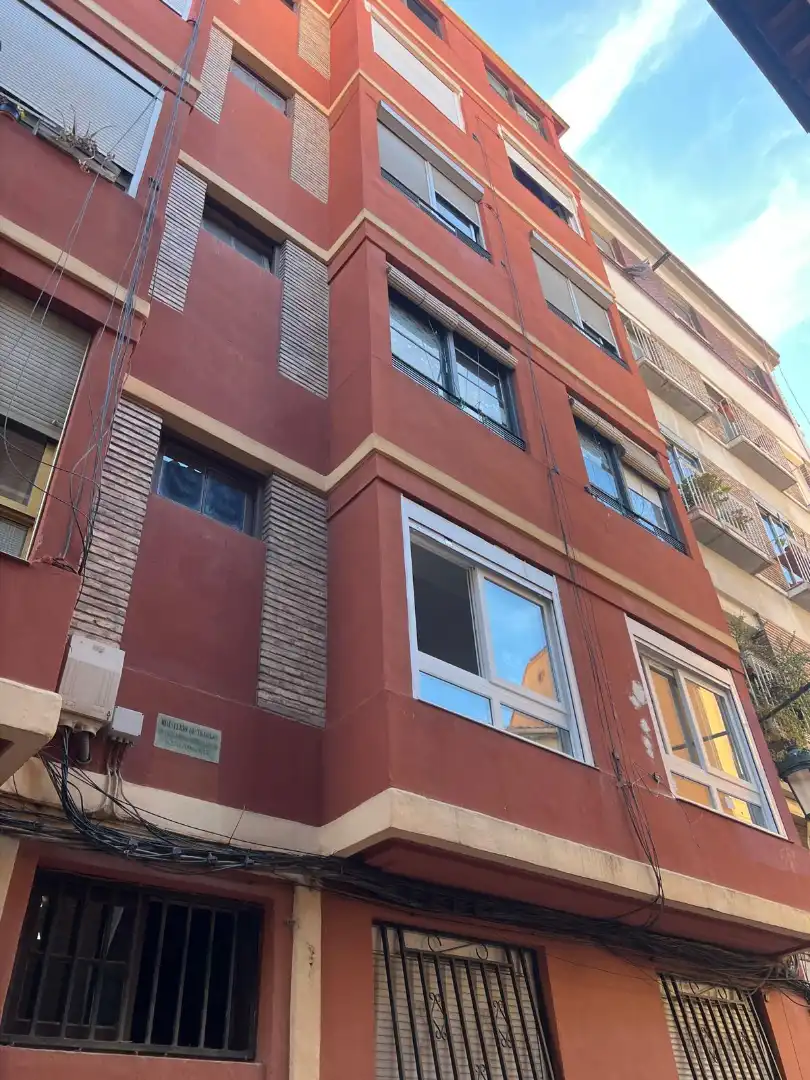 Außenansicht von Wohnung zum Verkauf in Zaragoza mit Klimaanlage, Heizung und Balkon