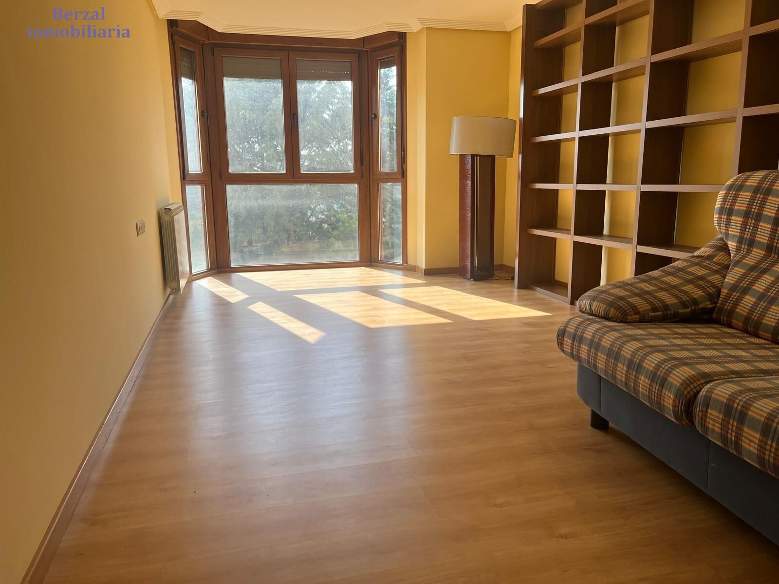 Wohnzimmer von Wohnung zum verkauf in Tricio mit Heizung und Balkon