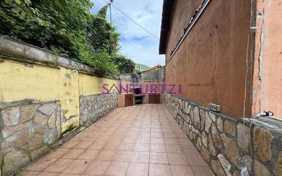 Exterior view of House or chalet for sale in Santurtzi   with Air Conditioner, Heating and Terrace