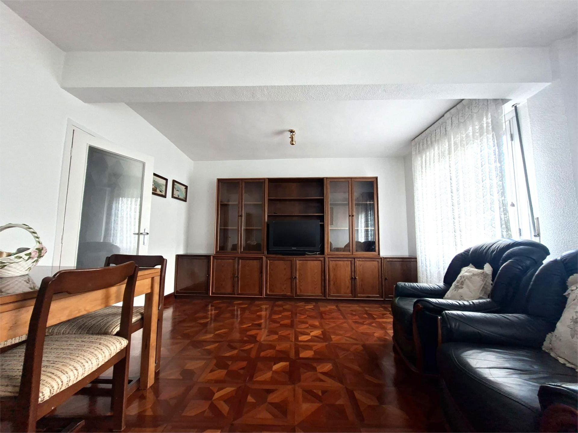 Sala d'estar de Pis en venda en Bilbao  amb Calefacció, Moblat i Forn