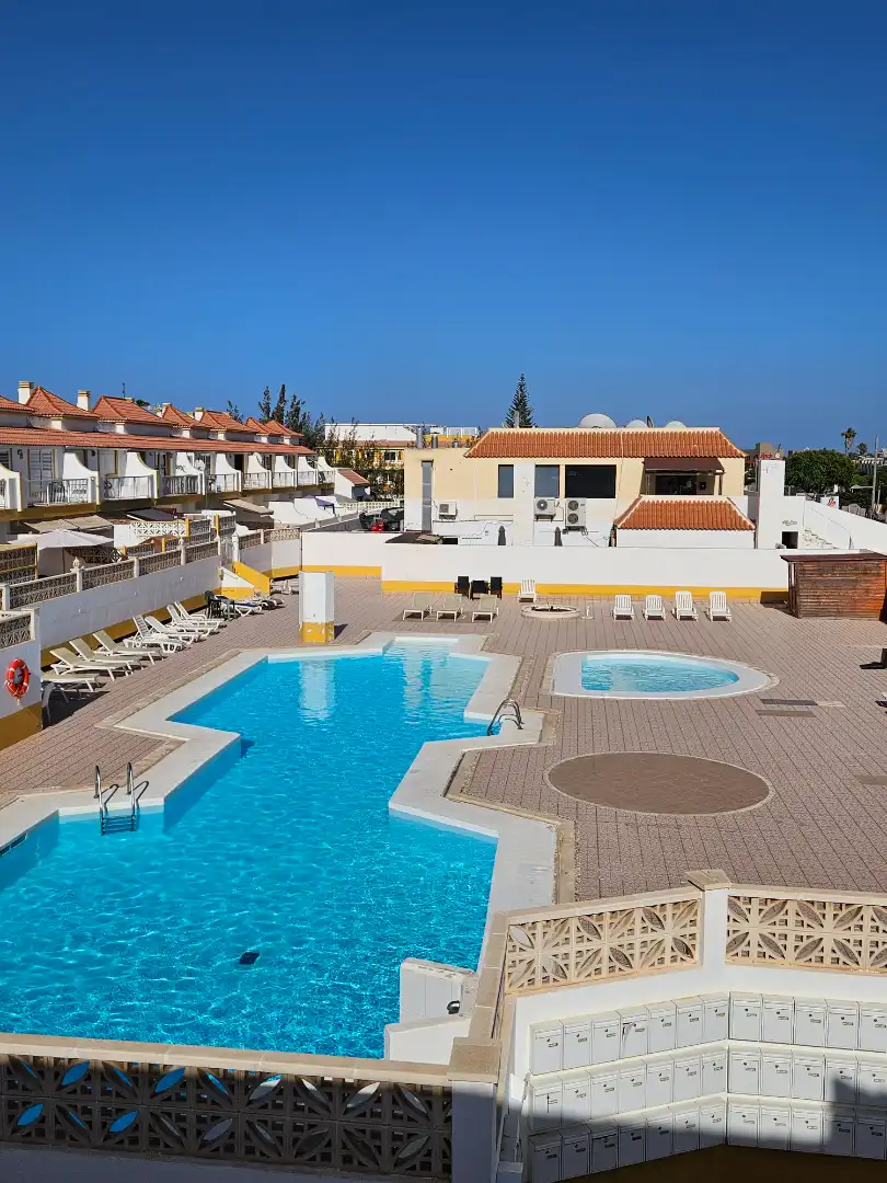 Piscina de Apartament de lloguer en Antigua amb Moblat, Balcó i Piscina comunitària