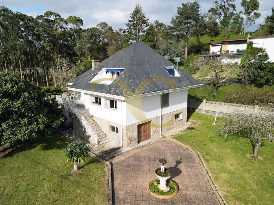 Vista exterior de Casa o xalet en venda en Villaviciosa amb Calefacció, Jardí privat i Terrassa