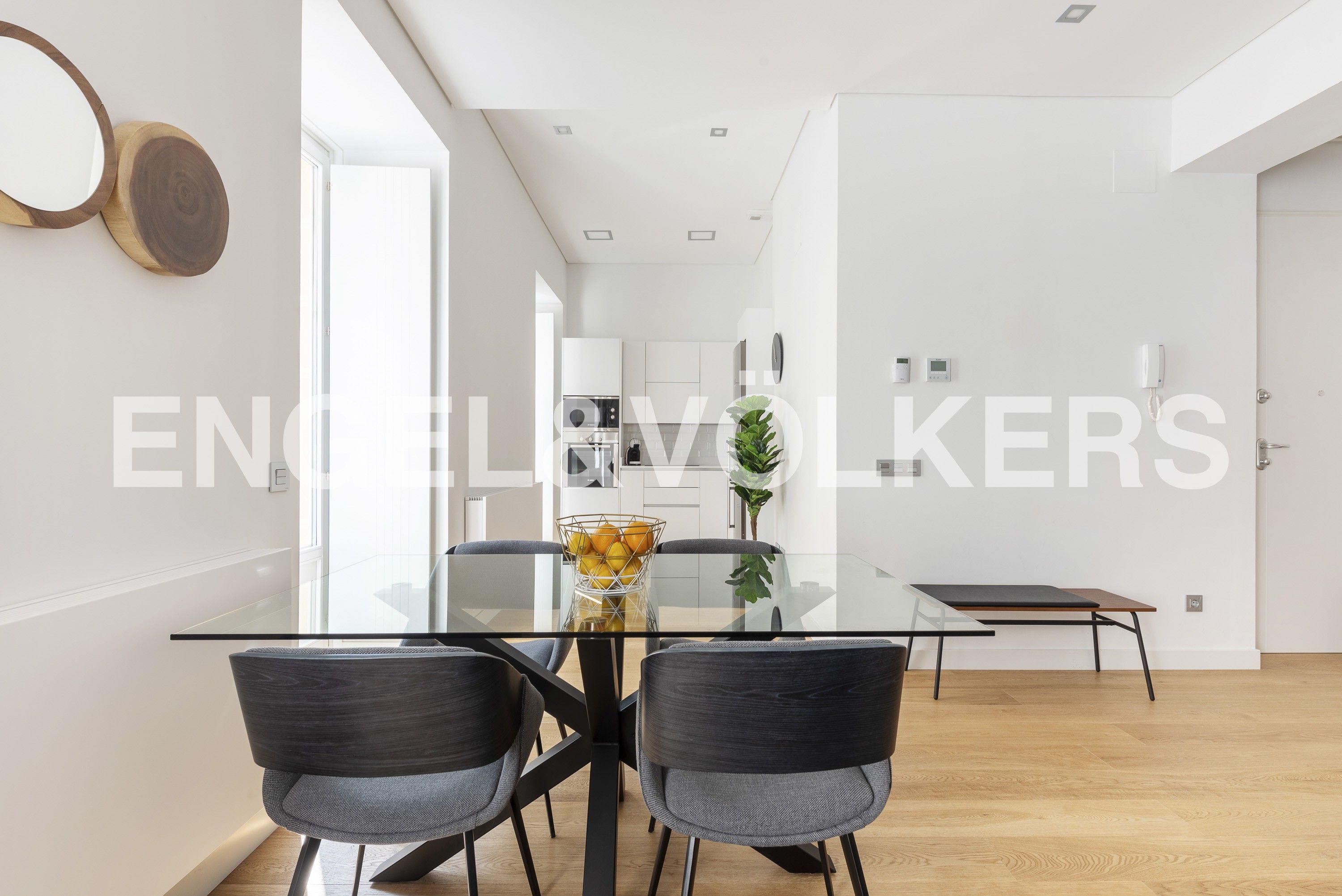 Menjador de Apartament de lloguer en  Madrid Capital amb Aire condicionat, Calefacció i Moblat