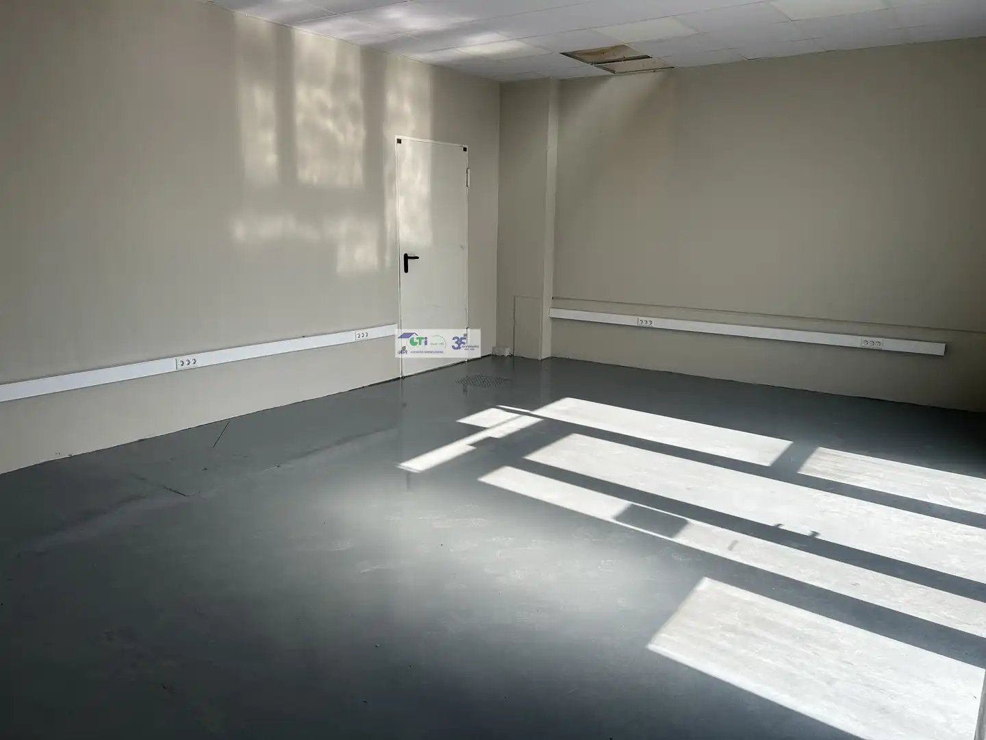 Industrial buildings for rent in La Muela