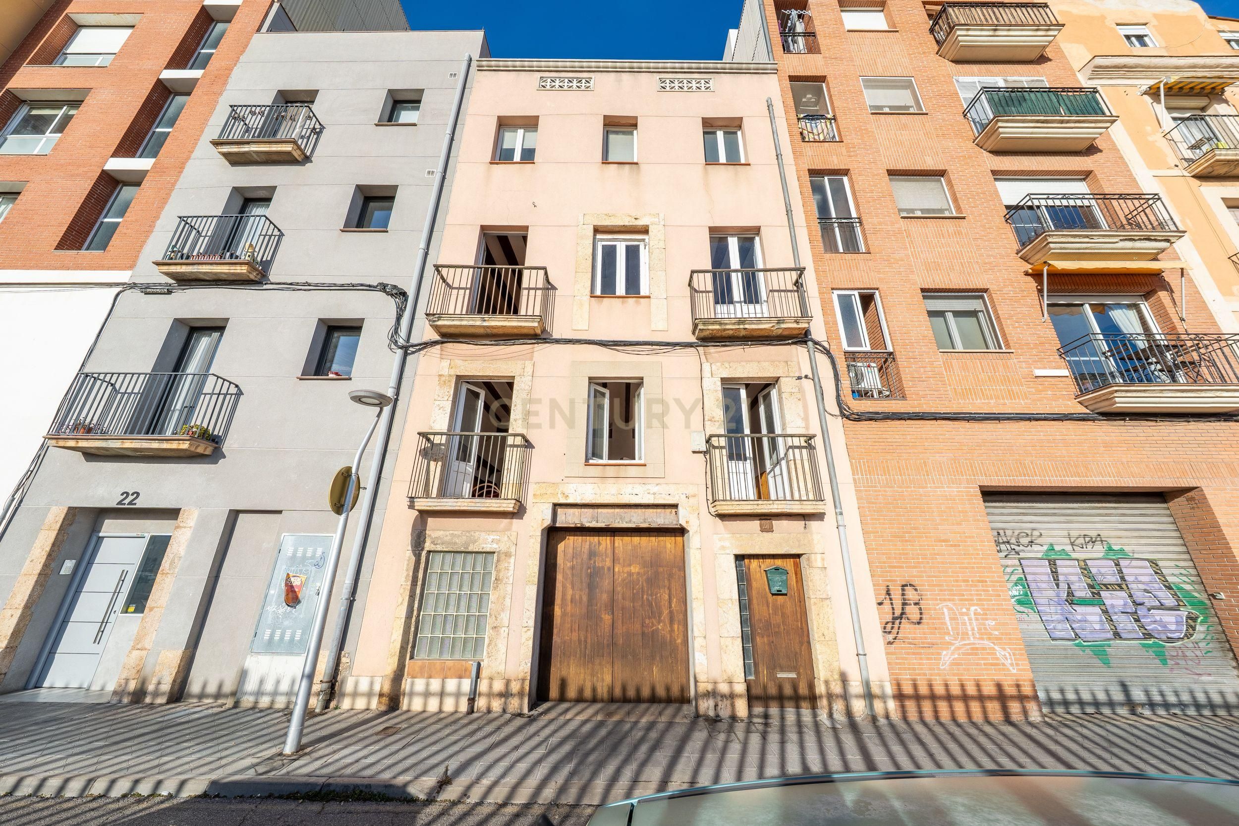 Vista exterior de Edifici en venda en  Tarragona Capital