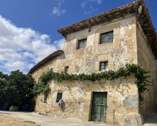 Vista exterior de Casa o xalet en venda en Merindad de Cuesta-Urria amb Jardí privat i Balcó