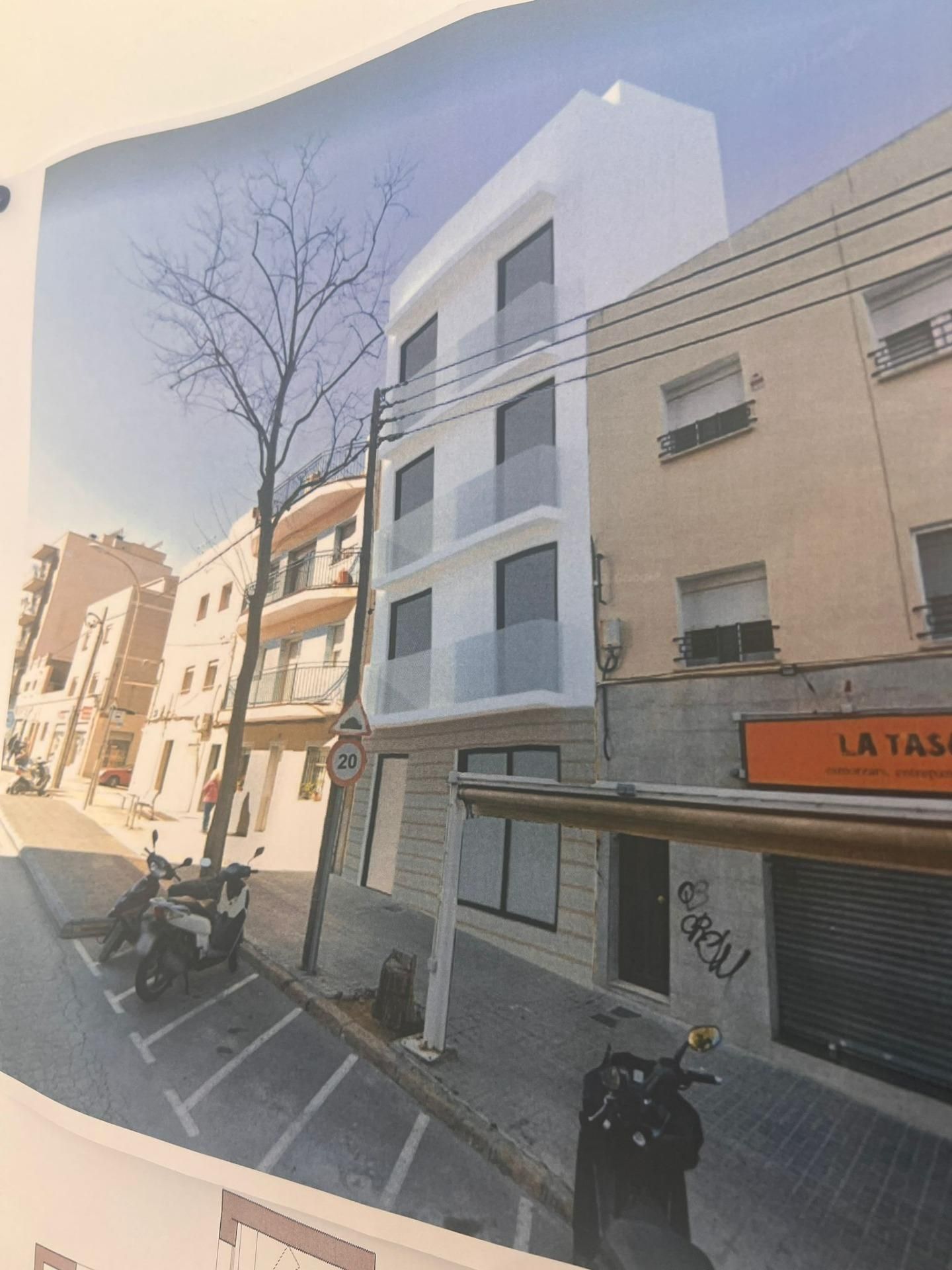 Vista exterior de Edifici en venda en Badalona