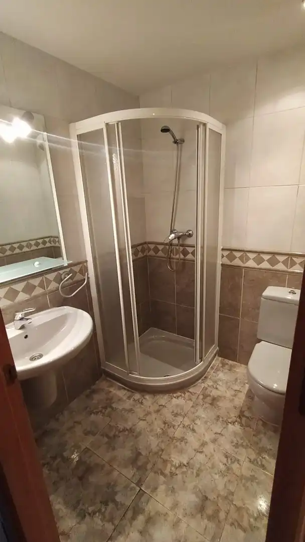Bany de Pis de lloguer en Madrid amb Aire condicionat, Calefacció i Terrassa