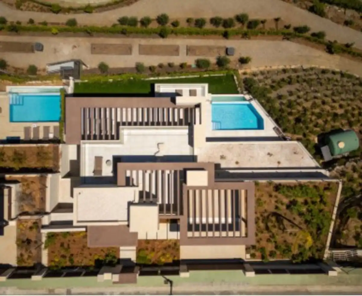 Außenansicht von Einfamilien-Reihenhaus zum Verkauf in Benahavís mit Klimaanlage, Privatgarten und Terrasse