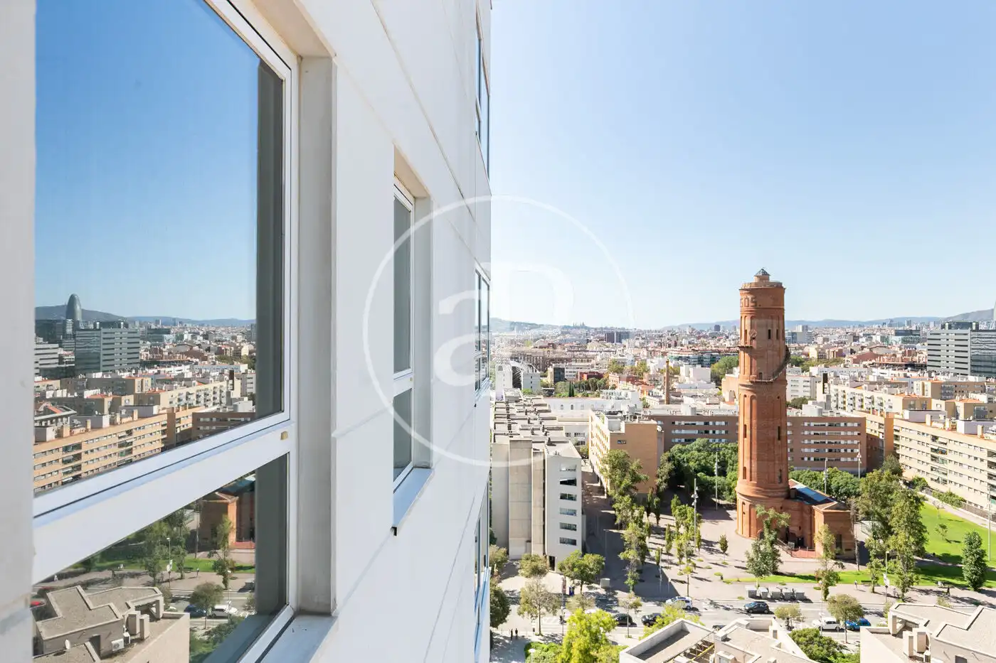 Vista exterior de Piso en venta en Barcelona con Aire acondicionado, Calefacción y Jardín privado