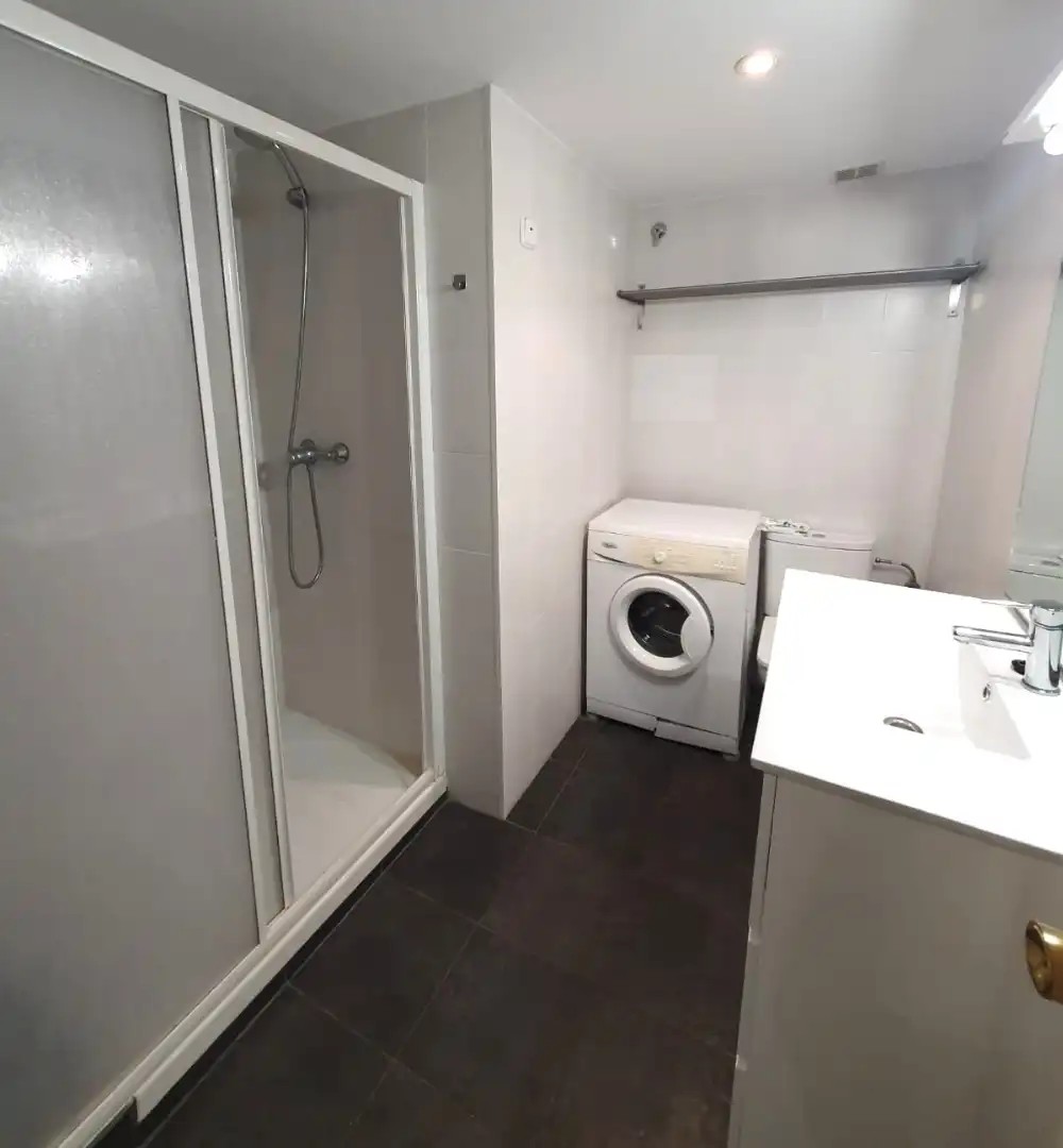 Badezimmer von Wohnungen zum Verkauf in Palafrugell mit Möbliert und Ofen