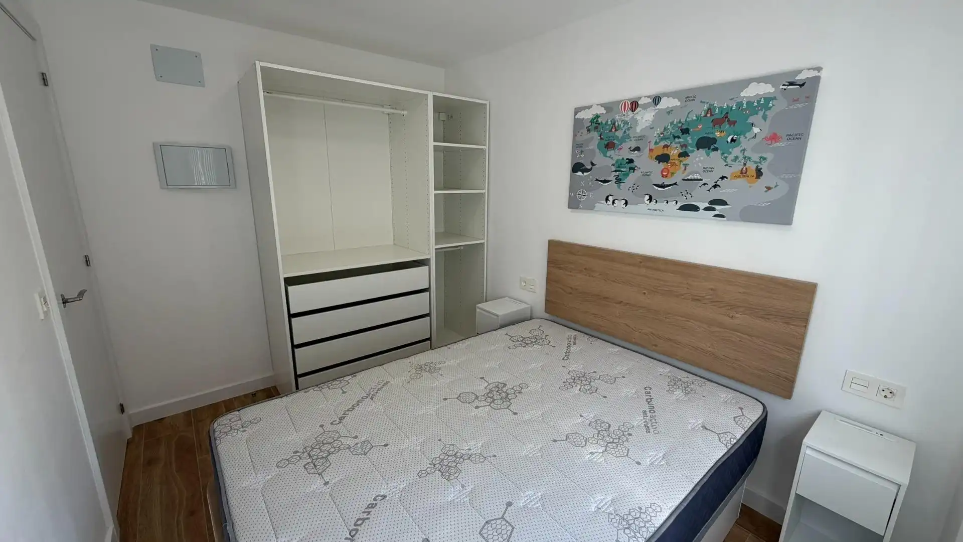 Dormitori de Apartament de lloguer en Zaragoza amb Aire condicionat, Calefacció i Moblat