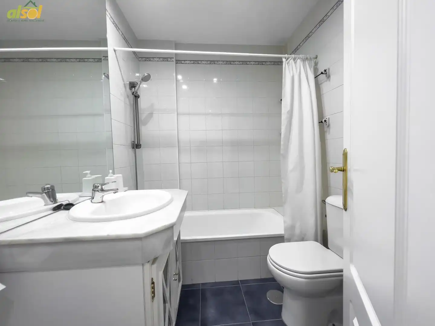 Bathroom of Attic for sale in Rota  with Air Conditioner, Terrace and Storage room