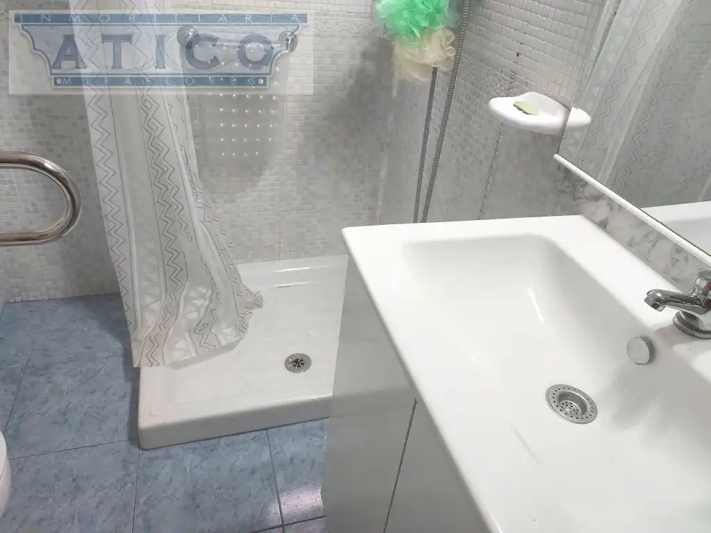 Bathroom of Flat for sale in Sevilla  with Air Conditioner and Terrace