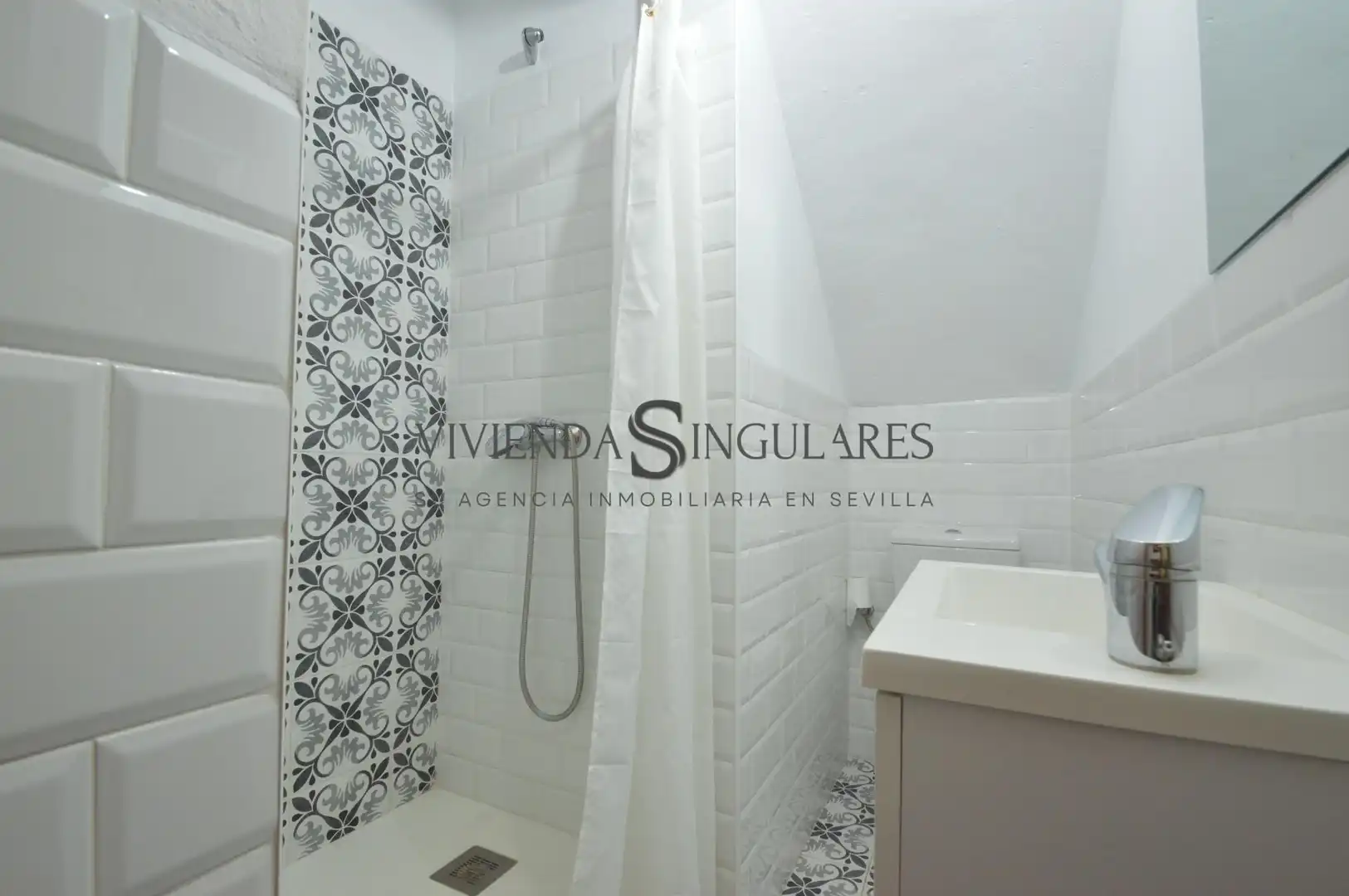 Baño de Casa adosada en venta en Cazalla de la Sierra con Aire acondicionado, Calefacción y Terraza