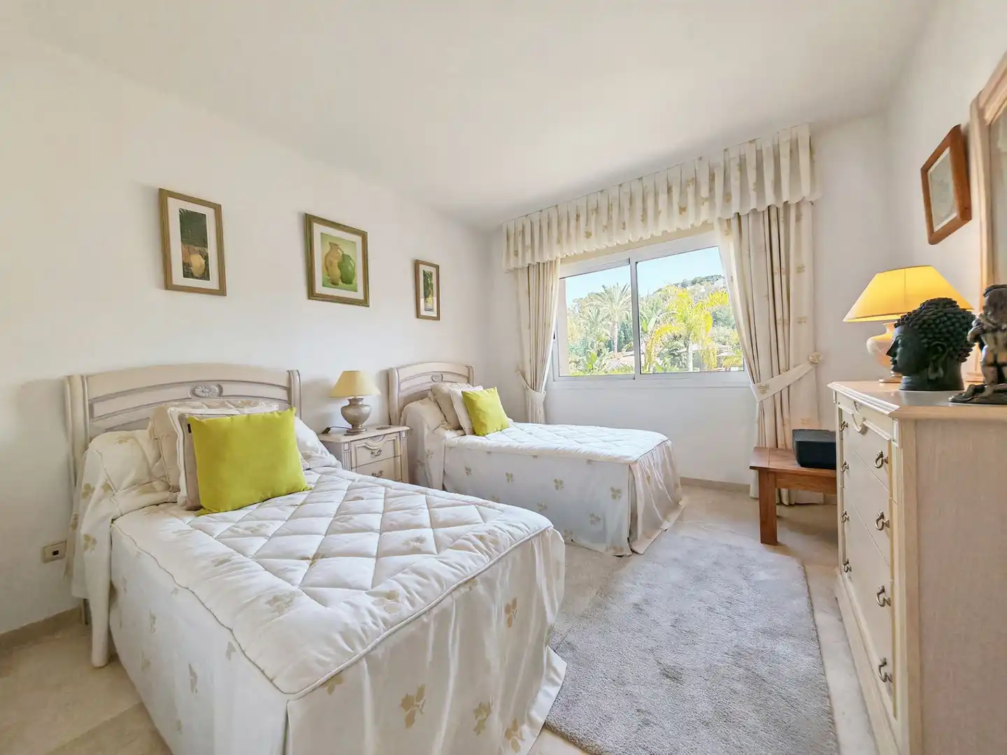 Schlafzimmer von Wohnungen zum Verkauf in Marbella mit Terrasse, Möbliert und Gemeinschaftspool