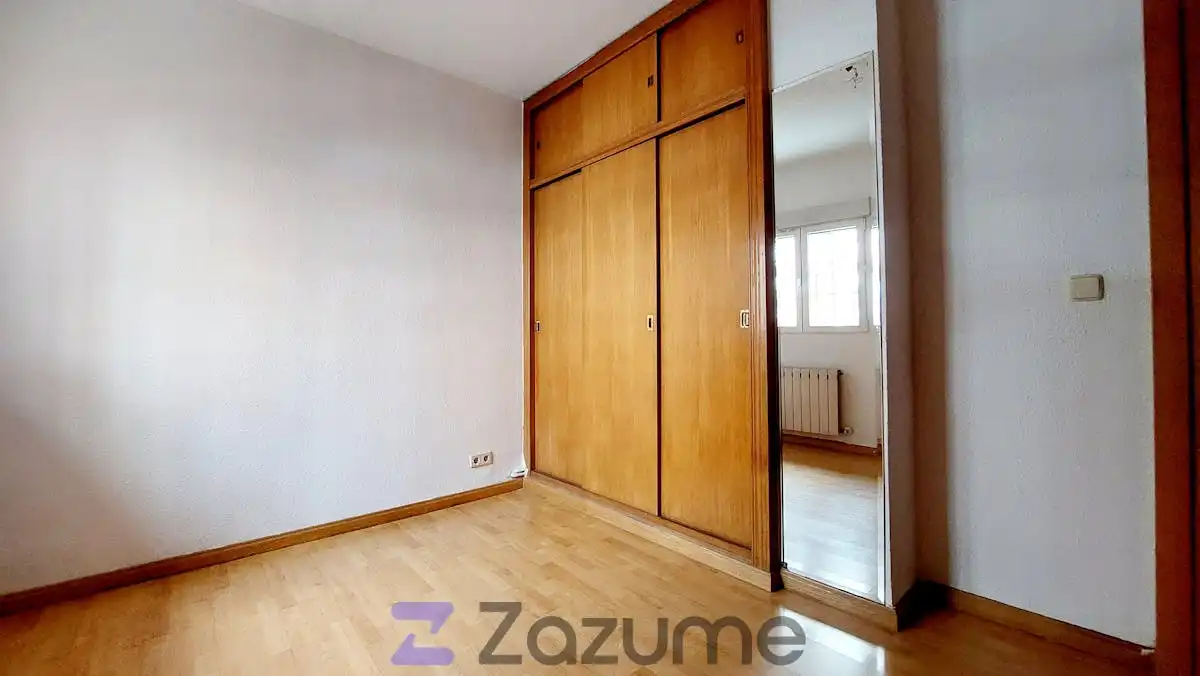 Bedroom of Flat for rent in Madrid  with Air Conditioner, Heating and Oven