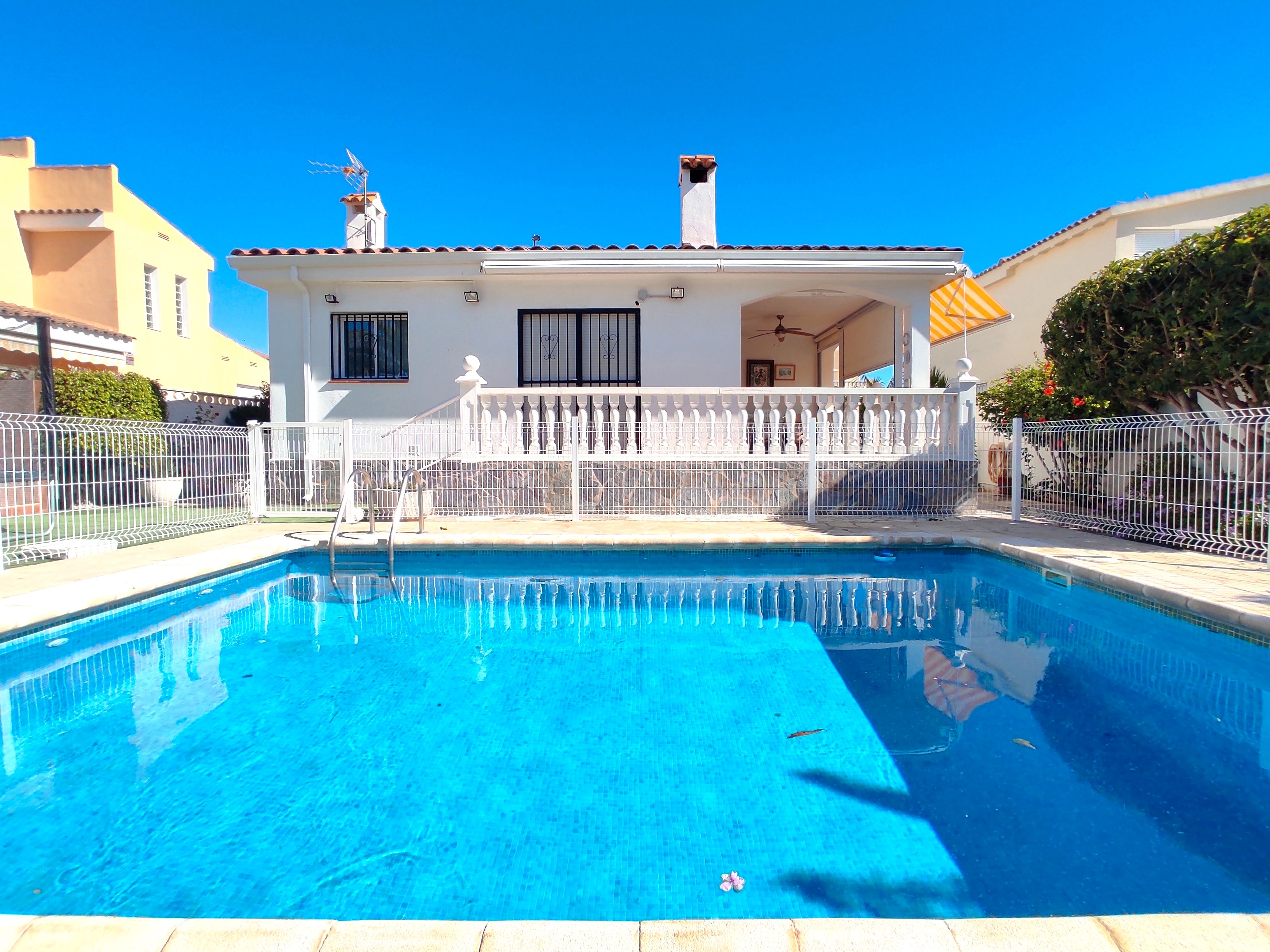 Piscina de Casa o xalet en venda en Vinaròs amb Calefacció, Jardí privat i Terrassa