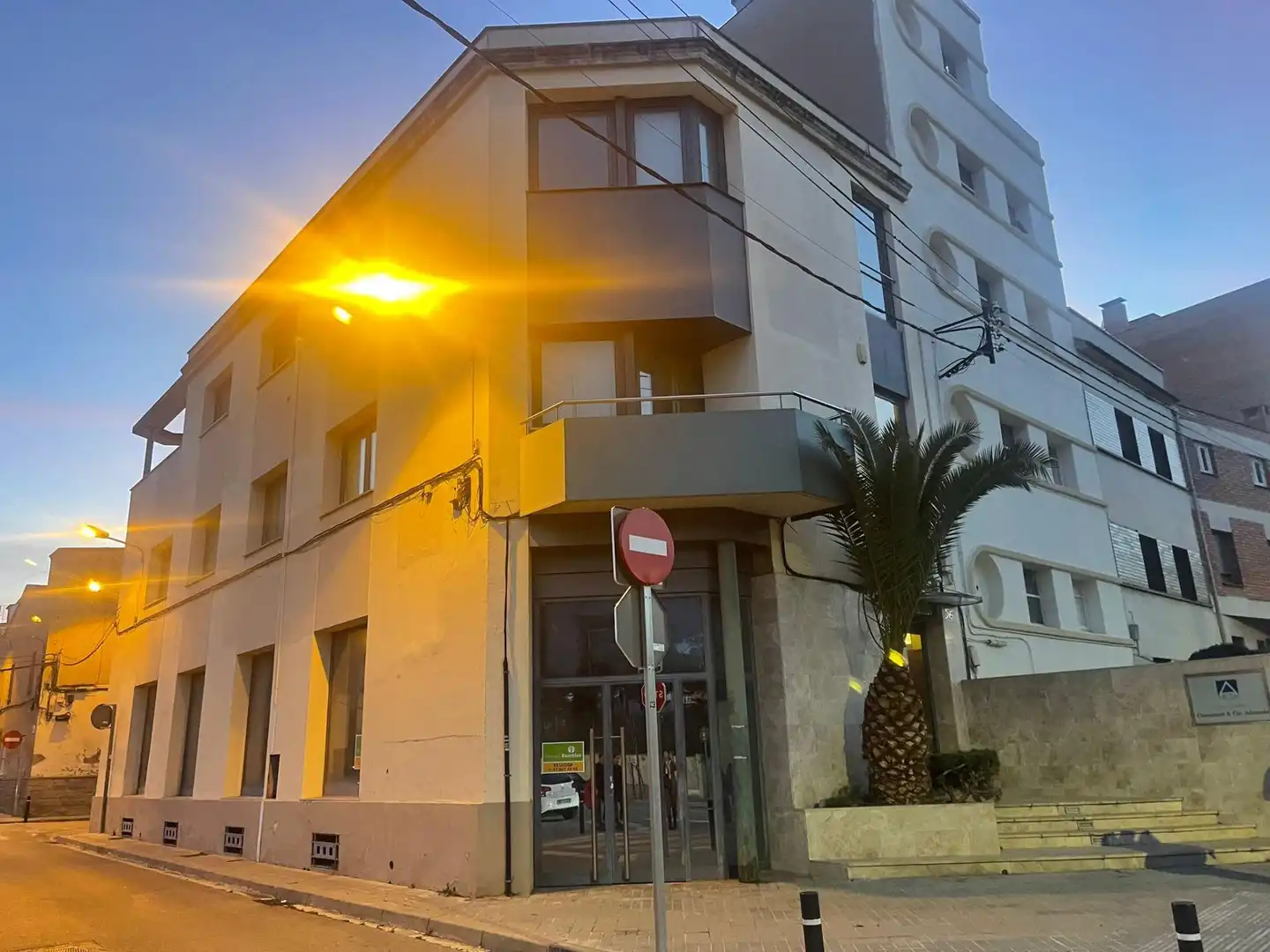 Außenansicht von Büro zur Miete in Igualada mit Klimaanlage, Abstellraum und Möbliert