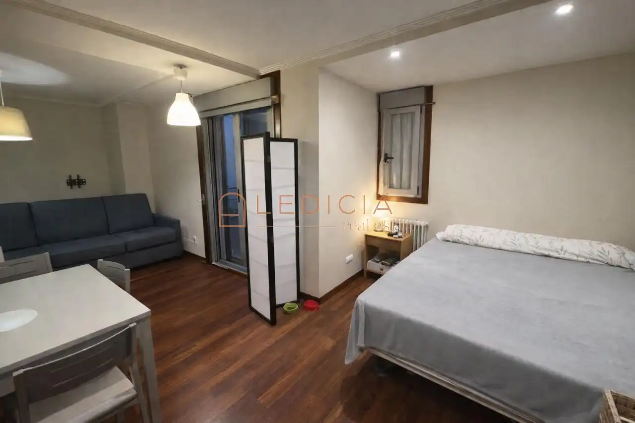 Habitación de Estudio en venta en Vigo  con Calefacción y Amueblado