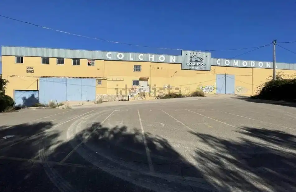Industriegebäude zum Verkauf in Mula