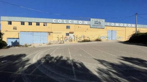 NAVE INDUSTRIAL EN MULA, SUPERFICIE DE SUELO 8.438 M2, SUPERFICIE CONSTRUIDA 5.624 M2.   LLAMAME 6