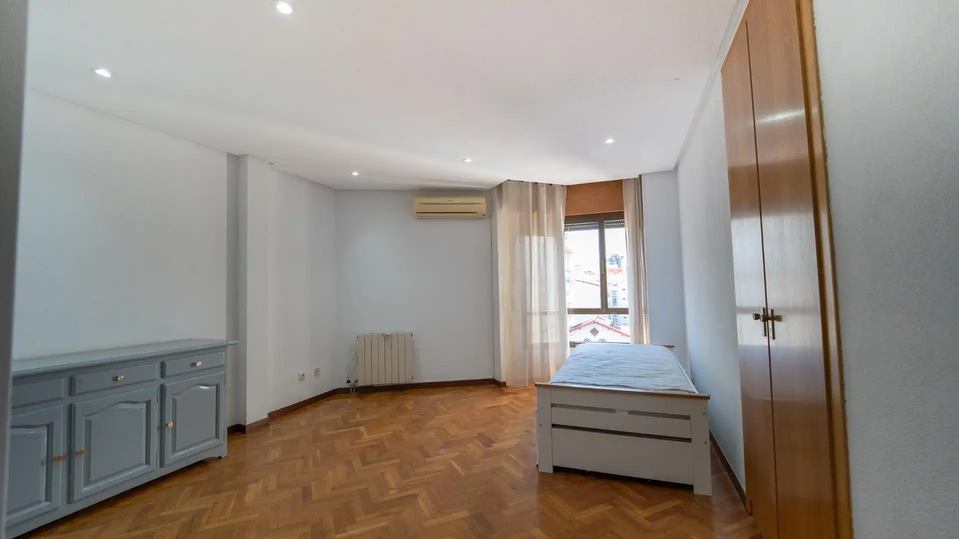 Habitación de Estudio de alquiler en Madrid con Aire acondicionado, Calefacción y Parquet