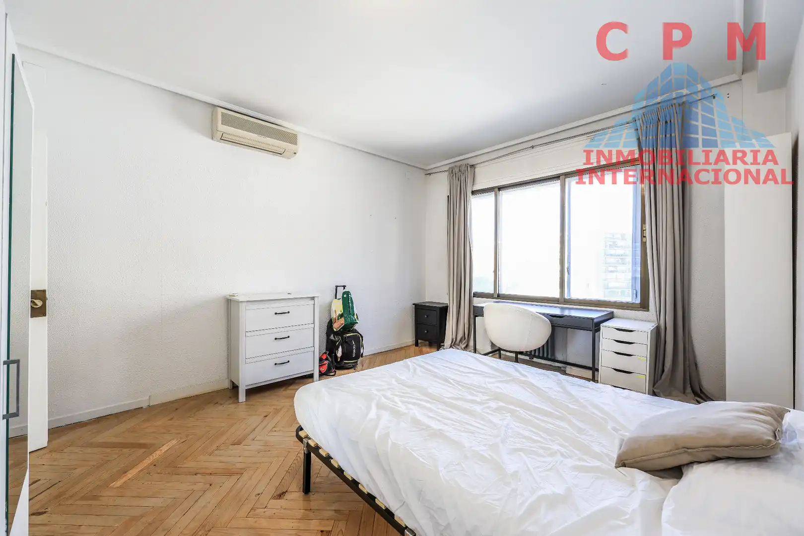 Schlafzimmer von Wohnung zur Miete in Madrid mit Klimaanlage, Heizung und Parkett