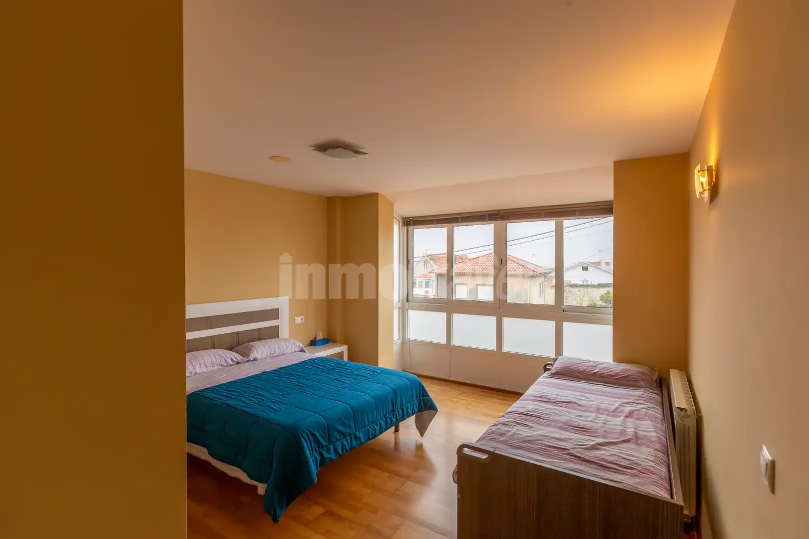 Schlafzimmer von Haus oder Chalet zum Verkauf in Sanxenxo mit Heizung, Privatgarten und Parkett