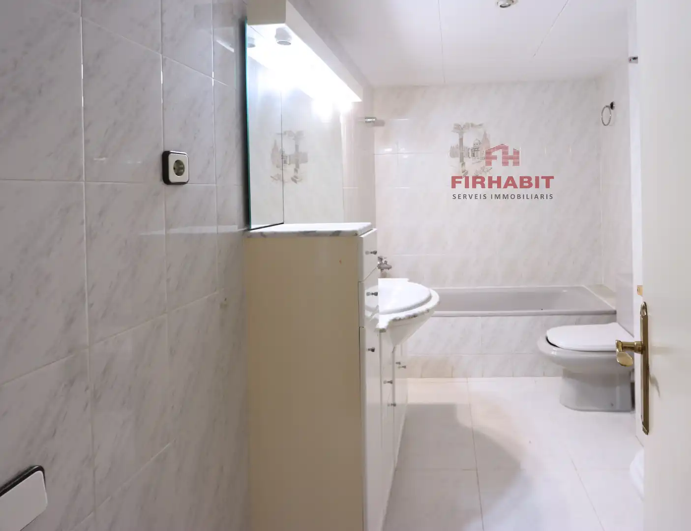 Bathroom of Flat for sale in Arenys de Mar  with Air Conditioner, Parquet flooring and Balcony