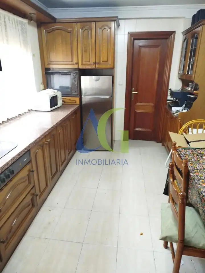 Cuina de Pis en venda en León Capital  amb Calefacció, Parquet i Terrassa