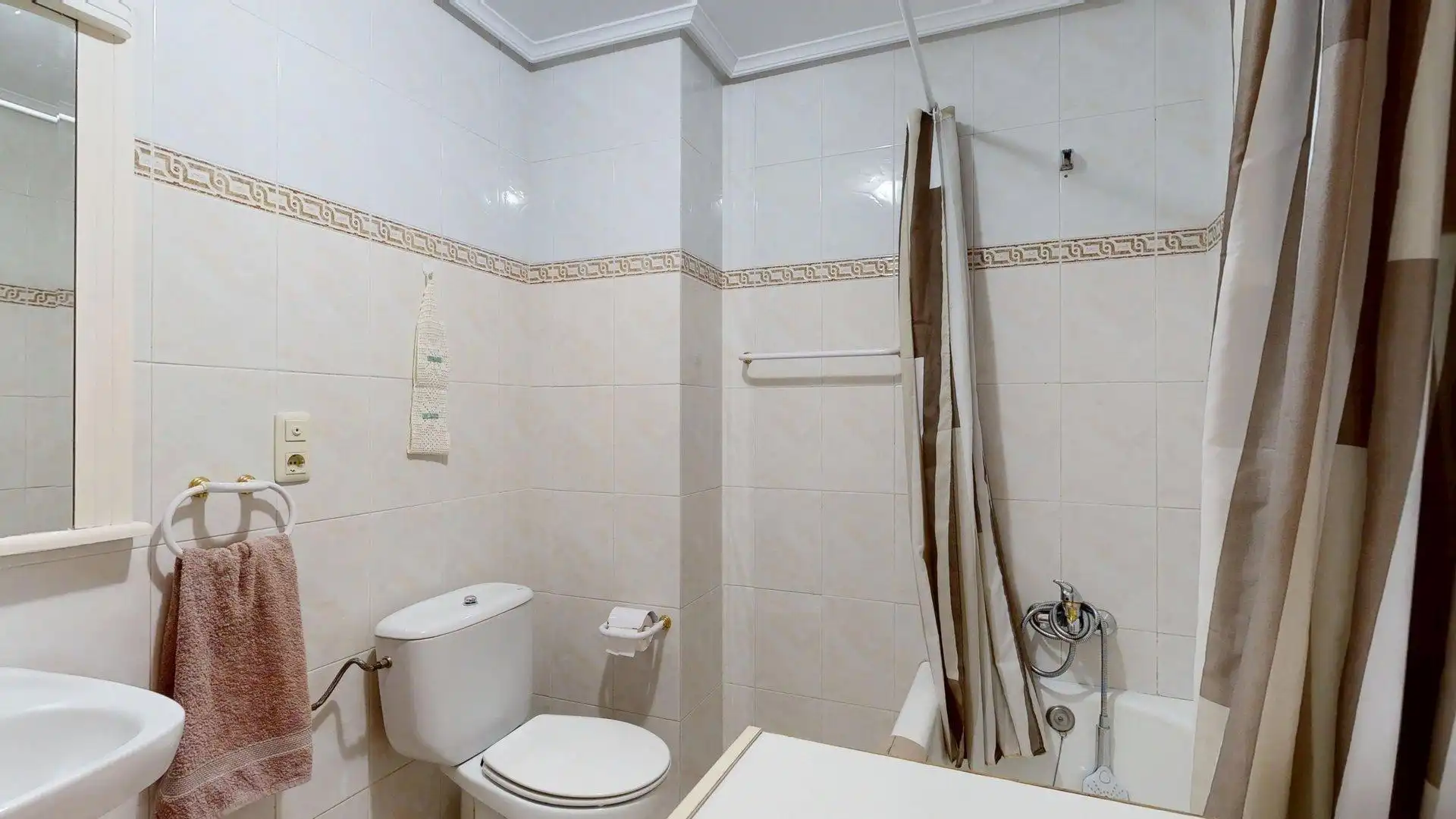 Bany de Casa o xalet en venda en Zaragoza amb Calefacció, Terrassa i Moblat