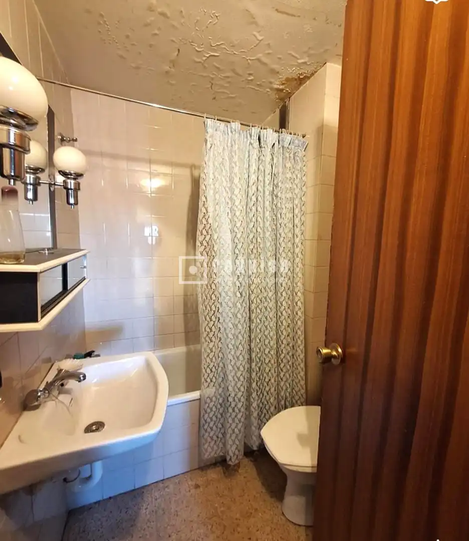 Baño de Piso en venta en Madrid con Calefacción, Parquet y Amueblado