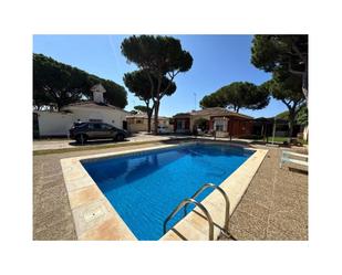 Vista exterior de Casa o xalet en venda en Chiclana de la Frontera amb Aire condicionat, Jardí privat i Terrassa