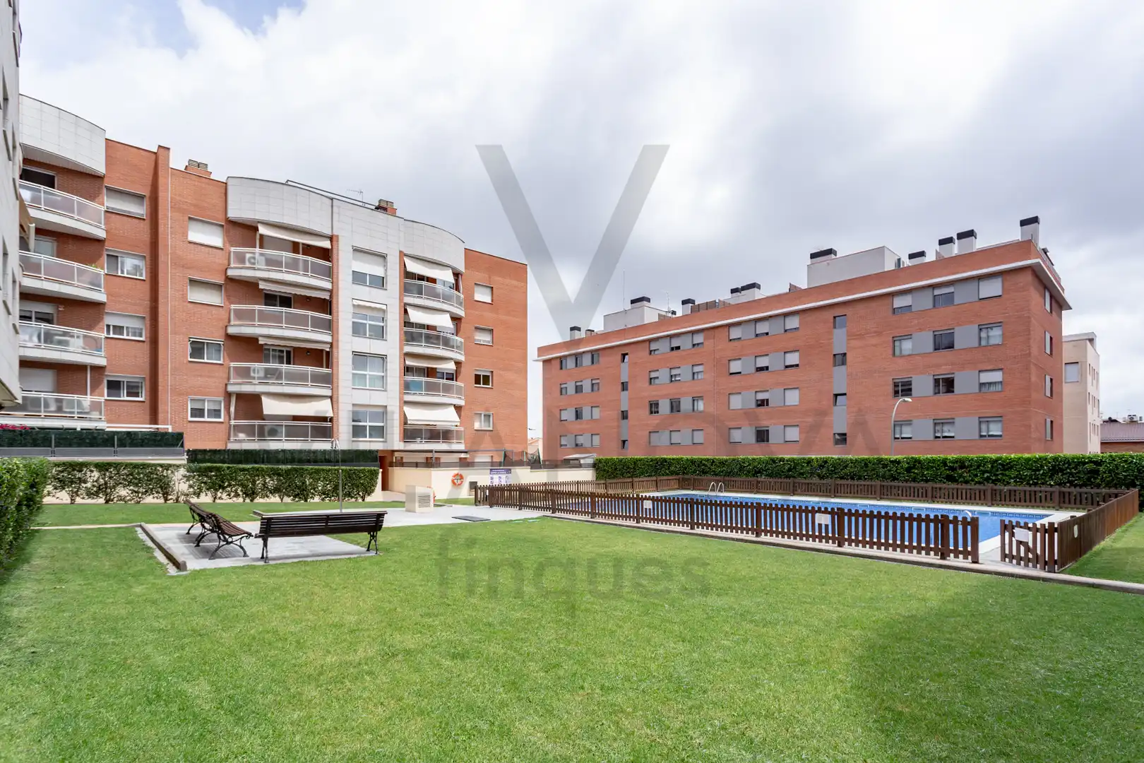 Vista exterior de Pis en venda en Reus amb Calefacció, Balcó i Piscina comunitària