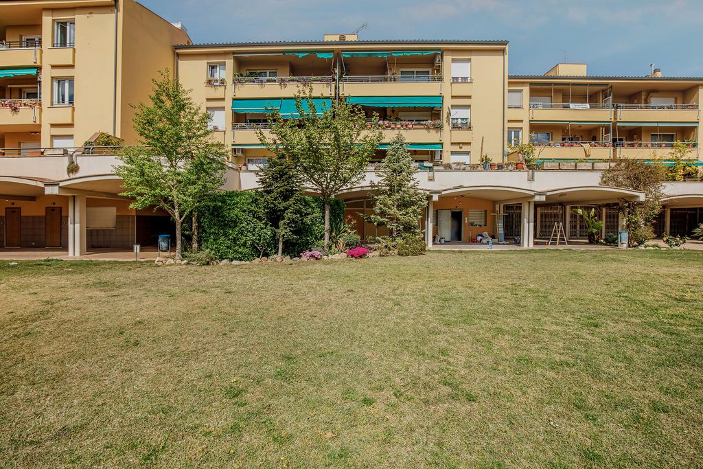 Exterior view of Flat for sale in Girona Capital