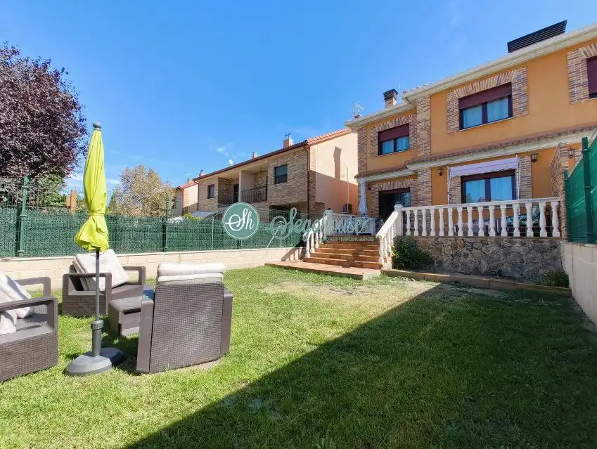 Jardín de Casa o chalet en venta en Segovia con Calefacción y Trastero