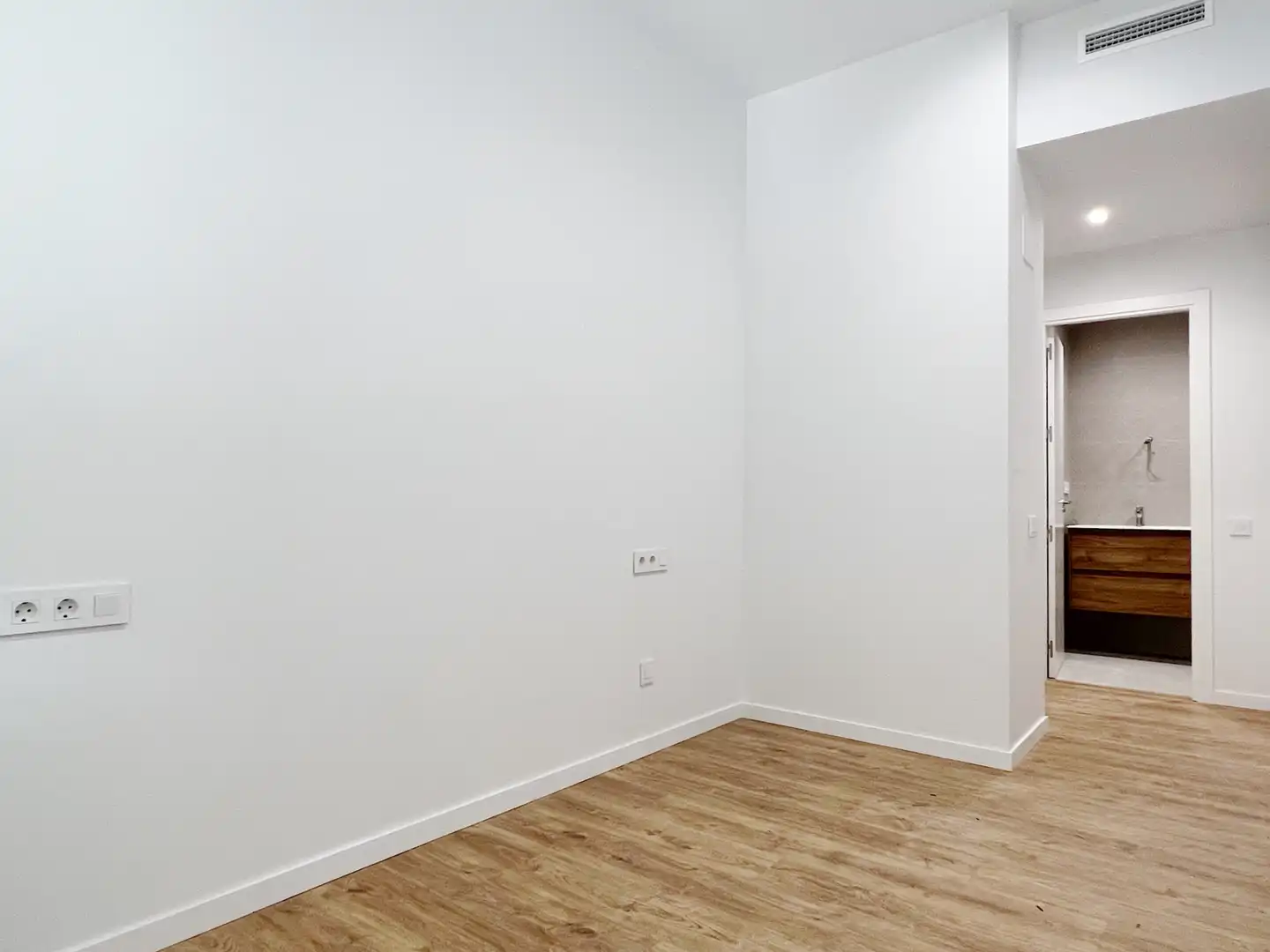 Wohnung zur Miete in Valencia mit Klimaanlage, Heizung und Privatgarten