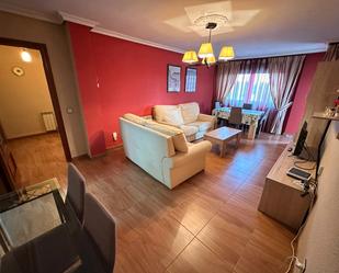 Sala d'estar de Pis en venda en Talavera de la Reina amb Calefacció, Terrassa i Moblat