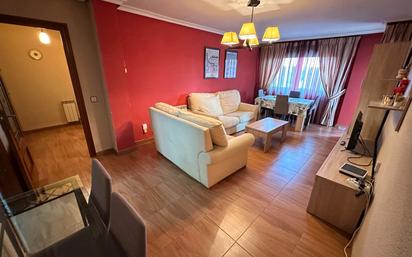 Living room of Flat for sale in Talavera de la Reina  with Heating, Terrace and Furnished