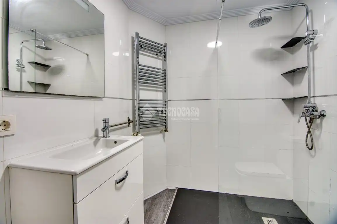 Bathroom of Flat for sale in Santander  with Heating and Balcony