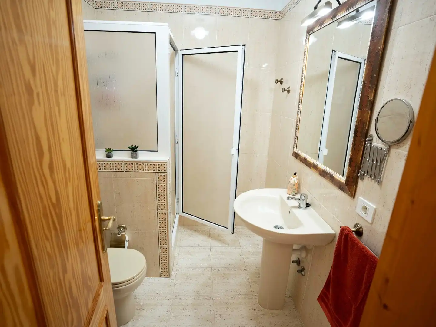 Bathroom of Detached homes for sale in San Cristóbal de la Laguna  with Parquet flooring, Terrace and Furnished