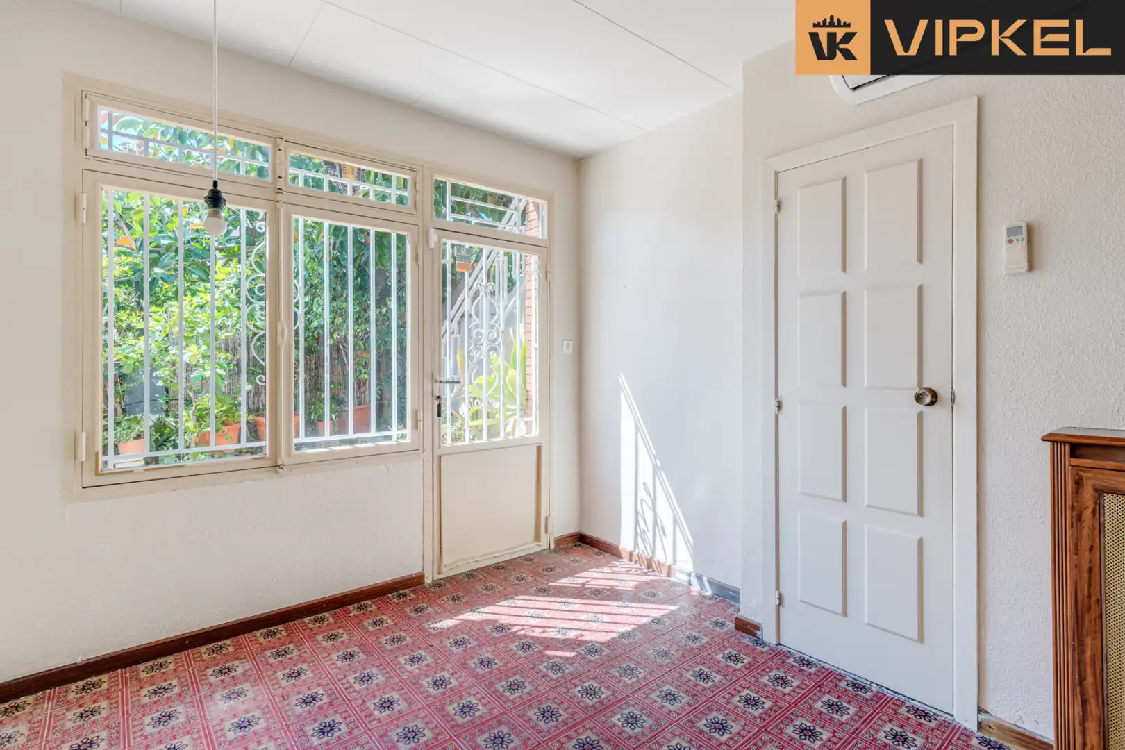 Einfamilien-Reihenhaus zum Verkauf in Barcelona mit Privatgarten und Terrasse