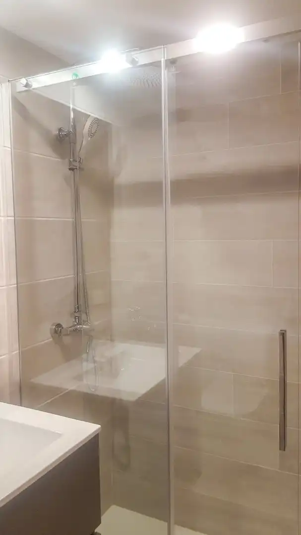 Badezimmer von Wohnung zur Miete in Zaragoza mit Klimaanlage, Heizung und Privatgarten